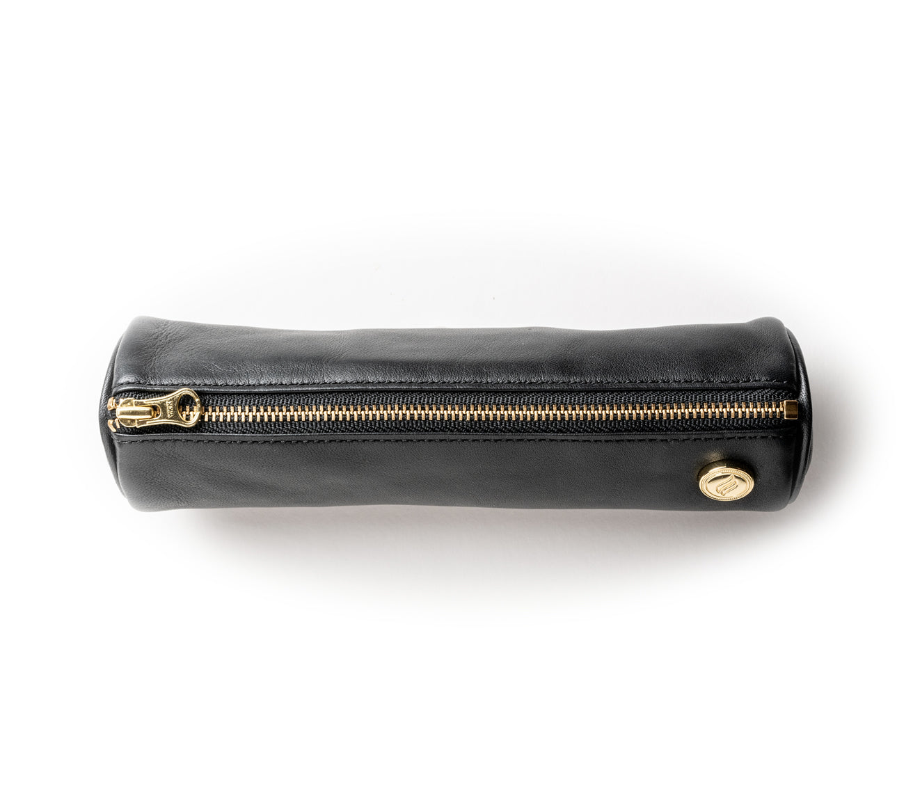 A top down view of the Solo Paq, focusing on the gold-toned YKK zipper and the clean, monolithic look of the black leather. The design is sleek and unisex, catering to the modern connoisseur.